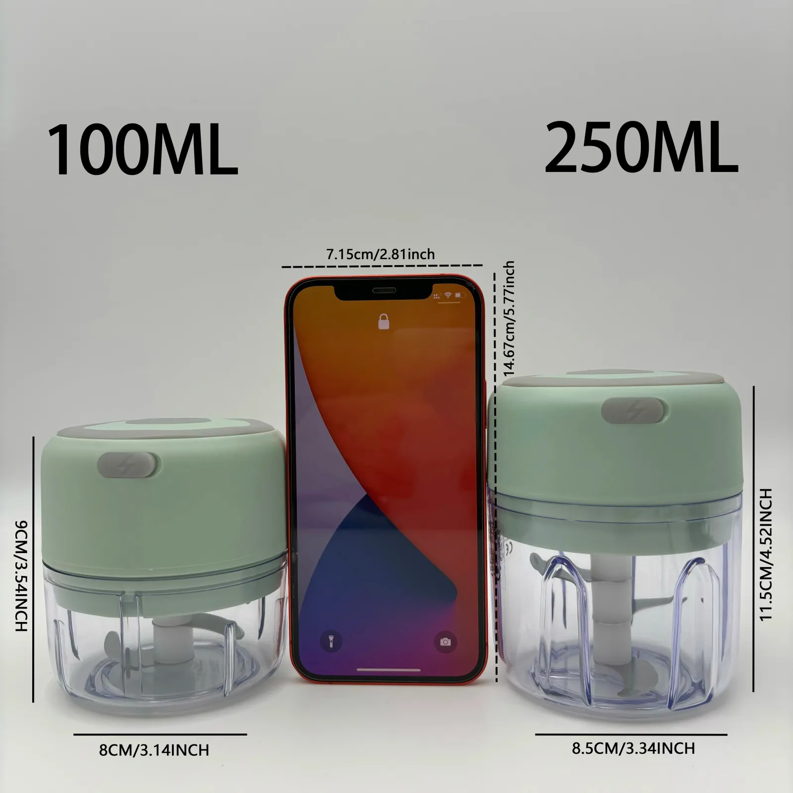 Mini hachoir électrique à ail en gros plan