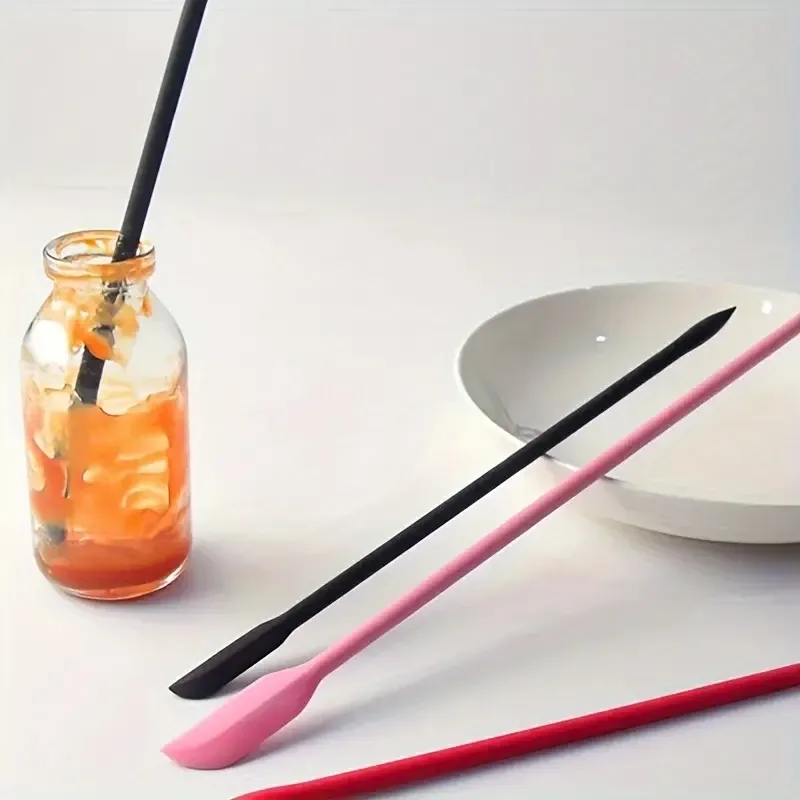 Mini spatules en silicone en situation de cuisine