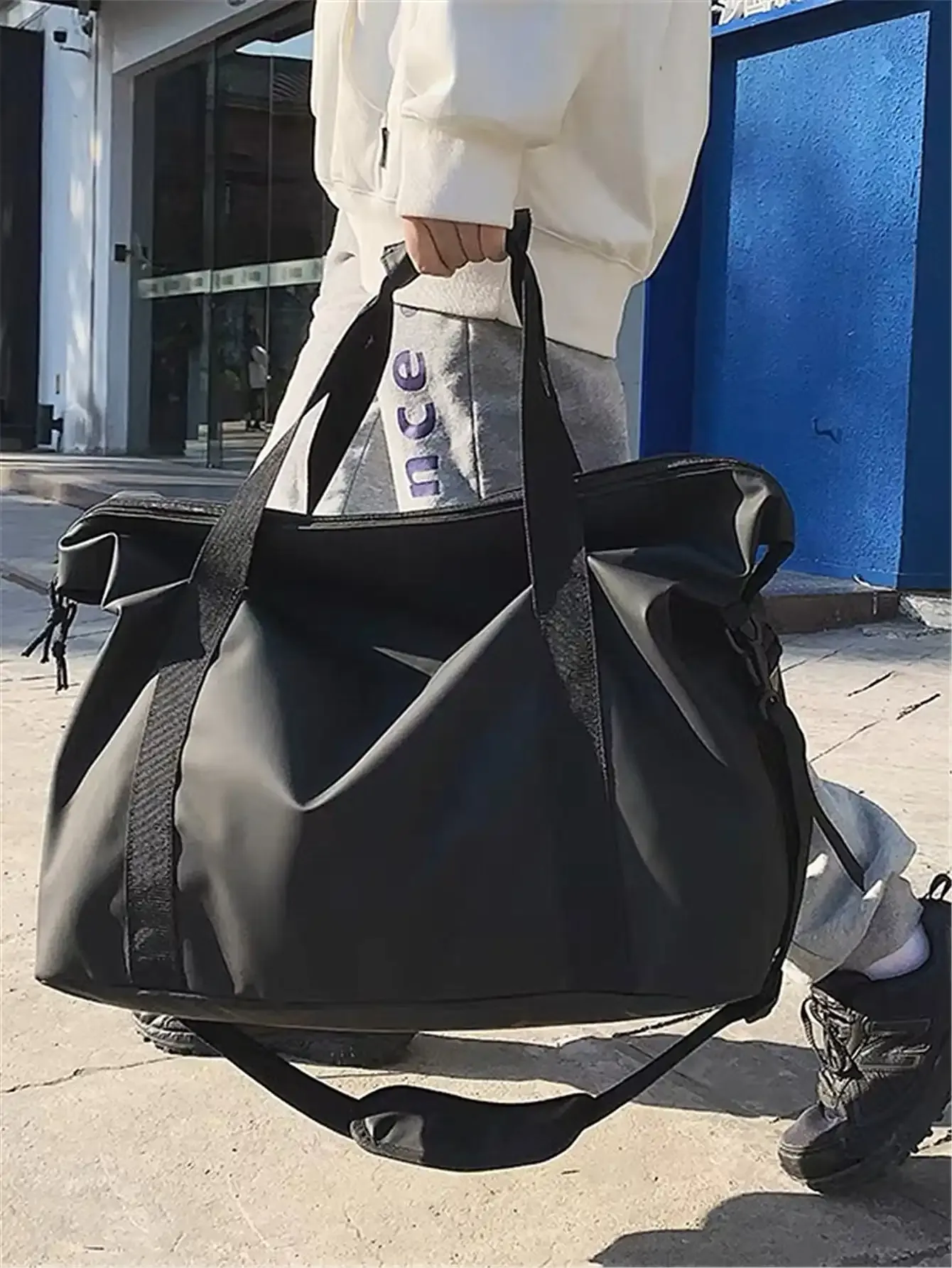 Sac de voyage et de sport grande capacité, léger, à main ou à bandoulière - Image 1