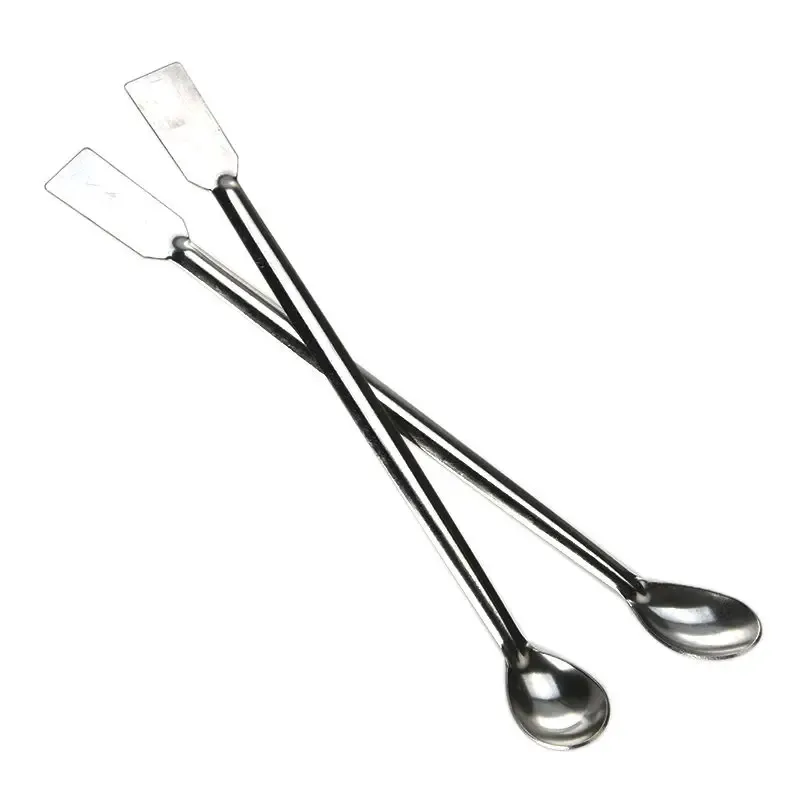 Spatule-cuillère de laboratoire à double extrémité, vue générale