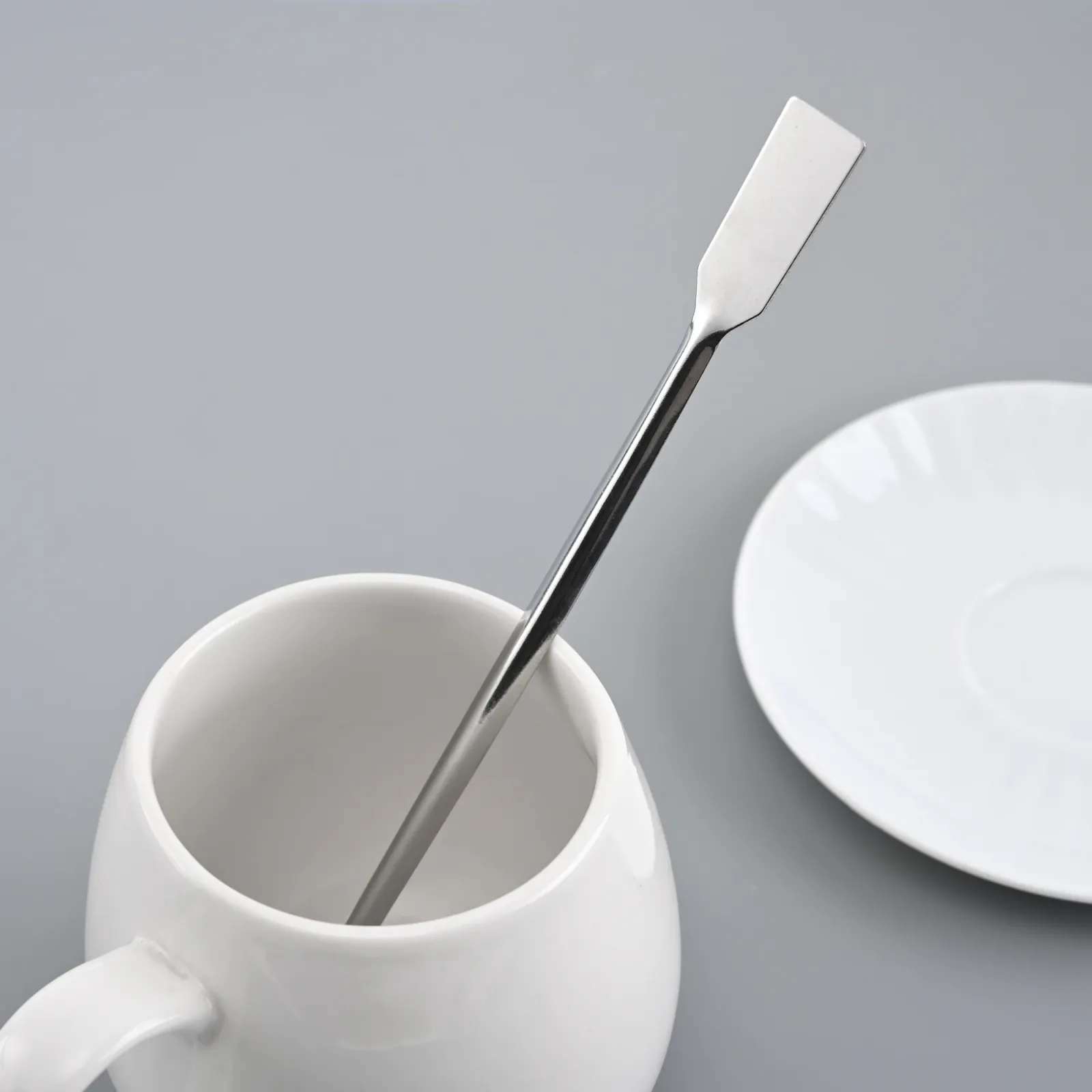 Spatule-cuillère de laboratoire, polyvalence d'utilisation