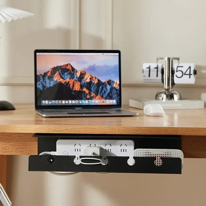 Plateau de gestion de câbles sous le bureau, vue d'ensemble