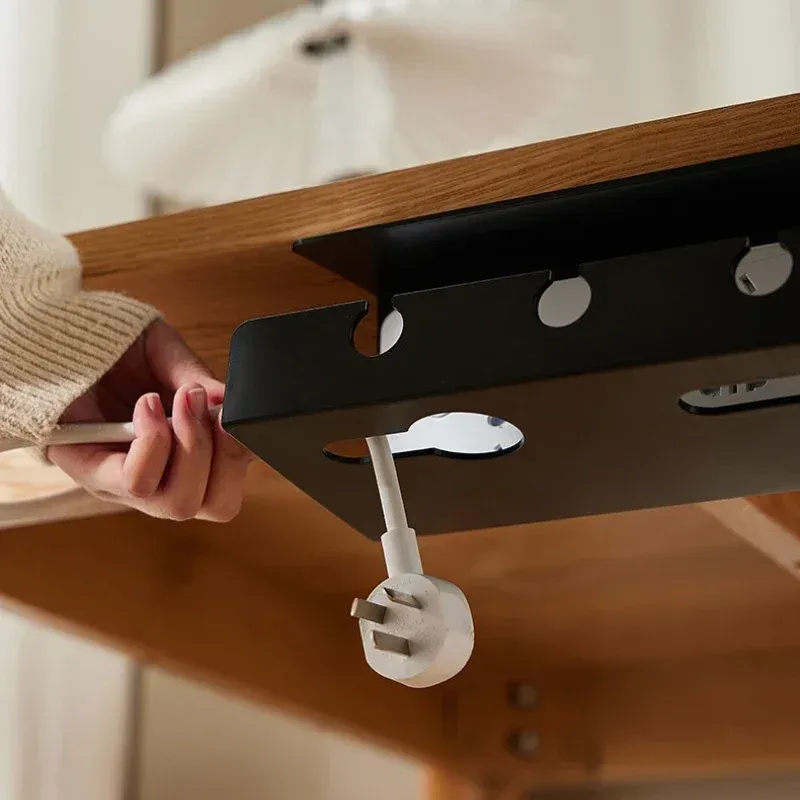 Espace de rangement pour câbles et accessoires
