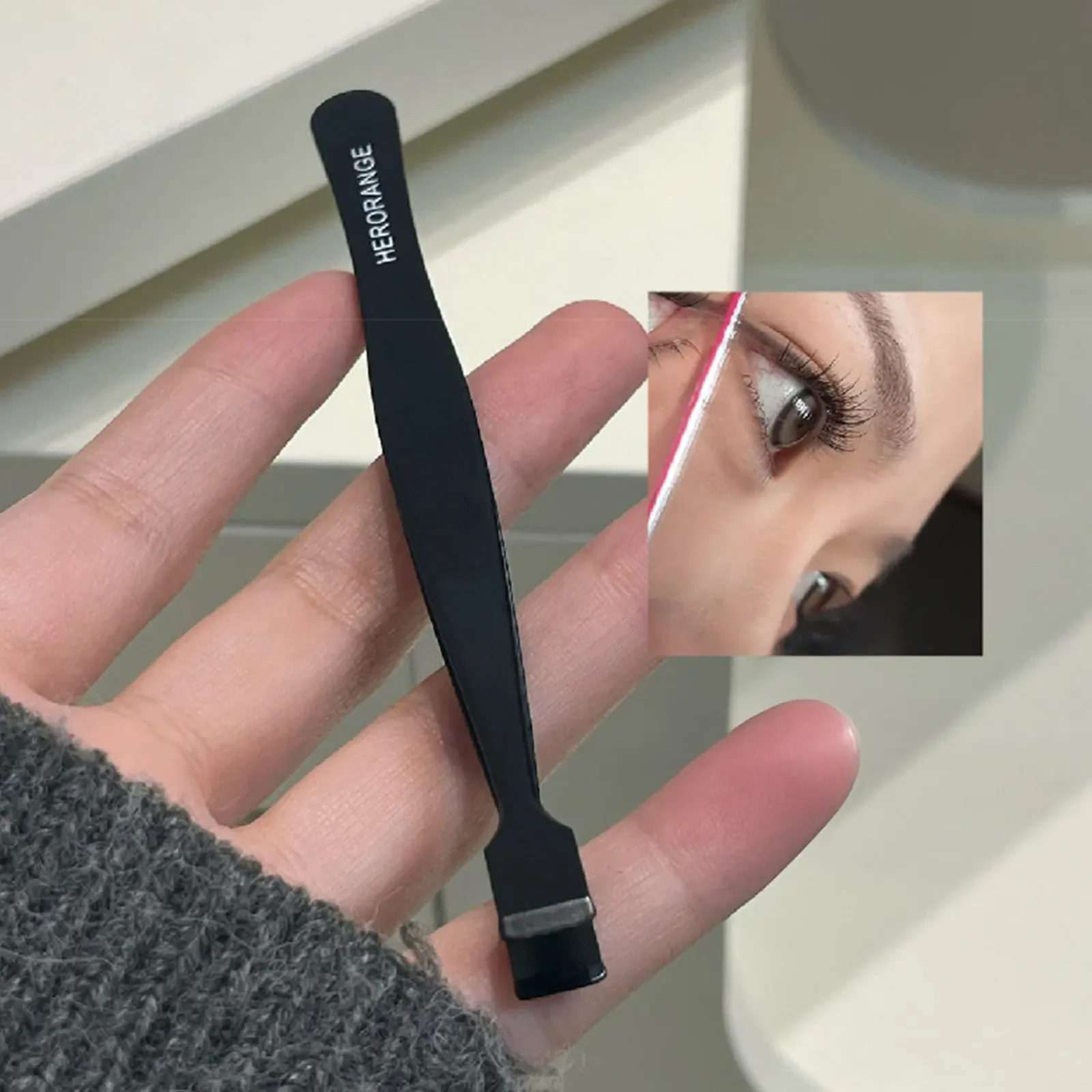 Pince à faux-cils inférieurs, détail de la pointe