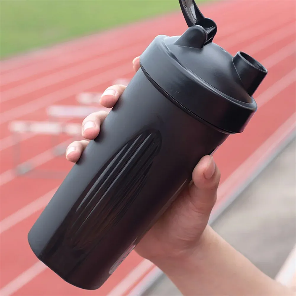 Shaker à protéines portable 600 ml avec fouet à fil 4