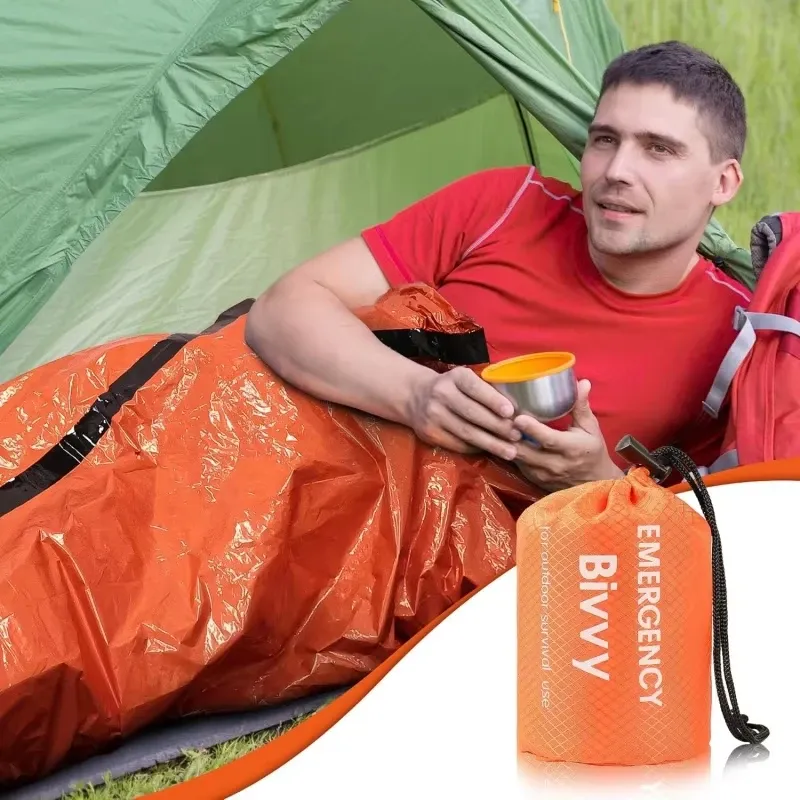 Sac de couchage d'urgence en Mylar thermique, couverture de survie : bivouac léger, imperméable et portable pour le camping et la randonnée 2