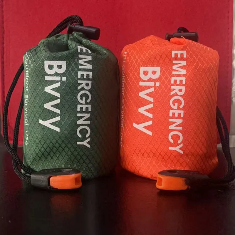Sac de couchage d'urgence en randonnée