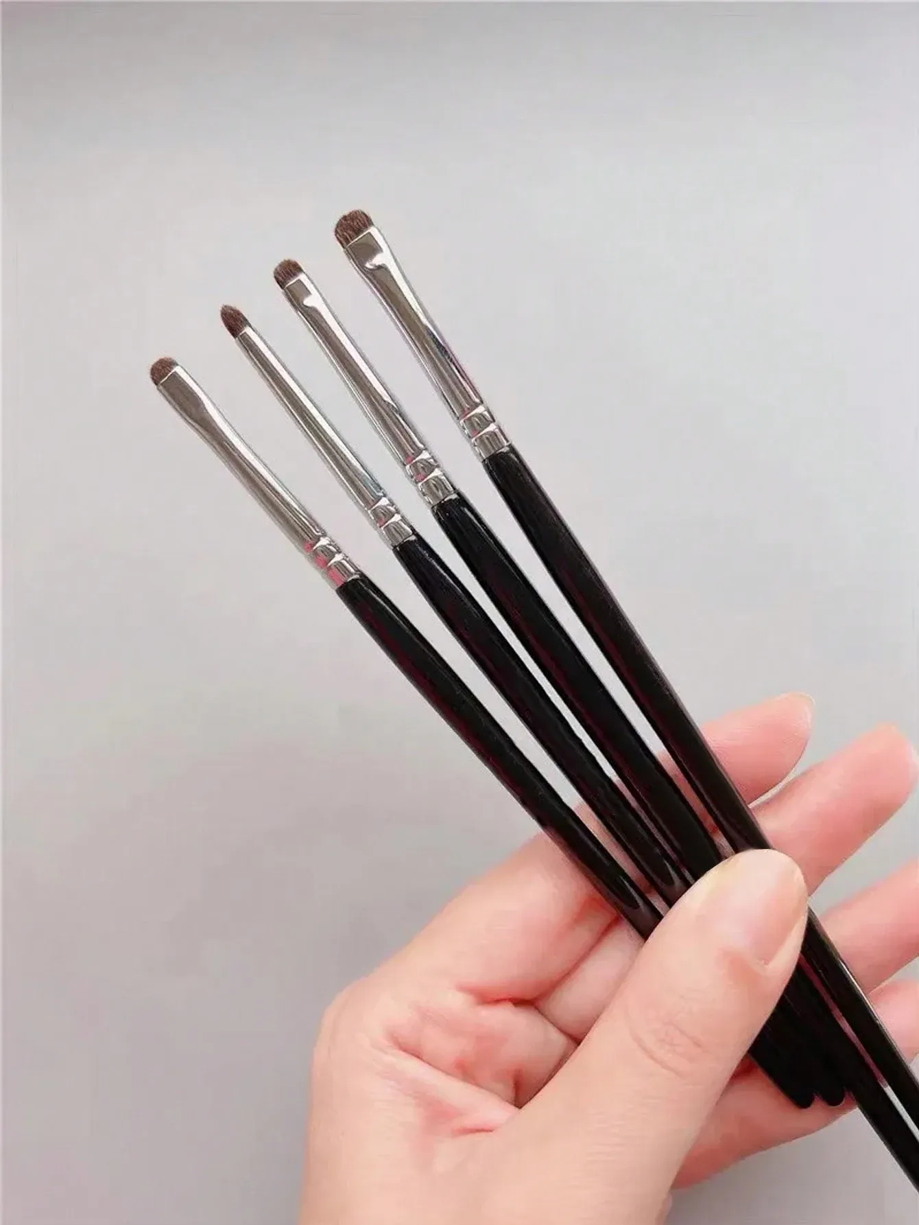 Lot de 4 pinceaux de maquillage noirs pour détails des yeux, poils de poney, pinceau précision pour ombre à paupières, applicateur eye-liner estompé, petit format 4