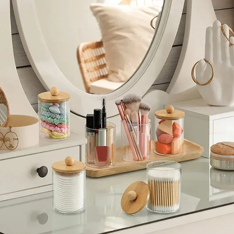 Rangement de cosmétiques dans un pot transparent