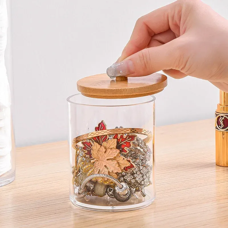 Boîte de rangement remplie d'accessoires