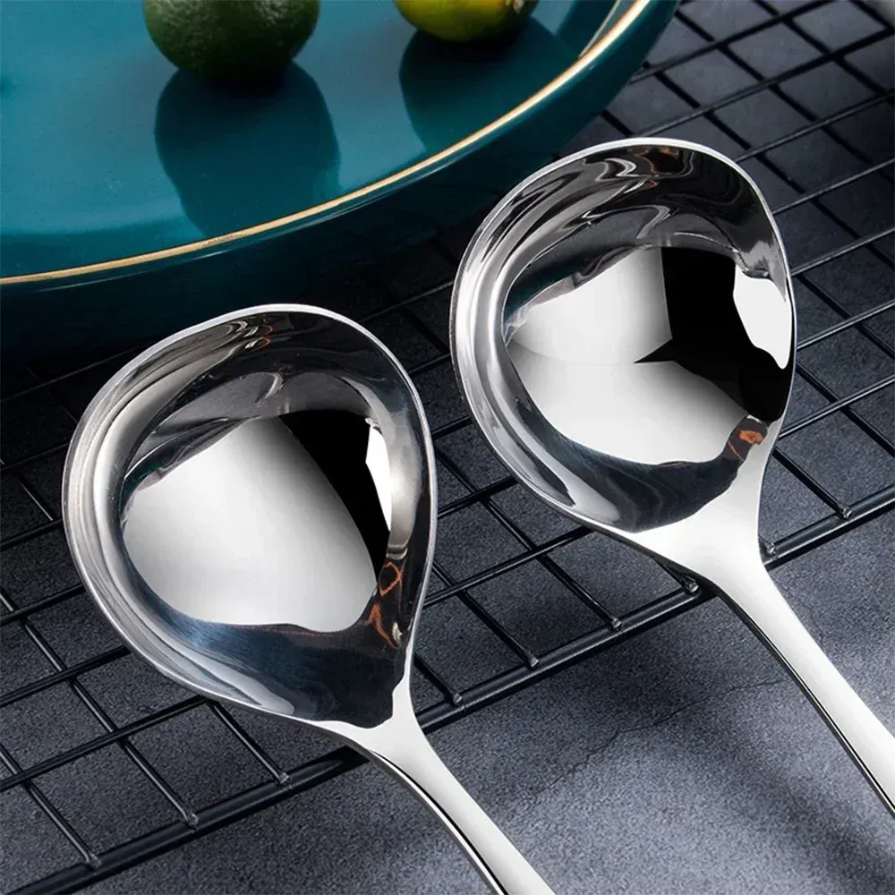 Cuillère à soupe à long manche, utilisation en cuisine