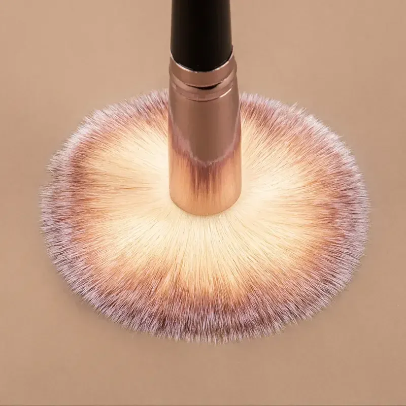 Pinceau de maquillage pour estomper les fards