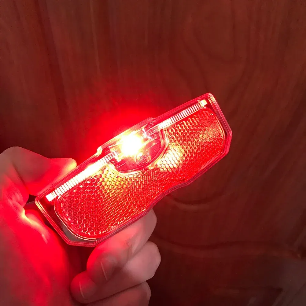 Feu arrière réfléchissant pour vélo, finition