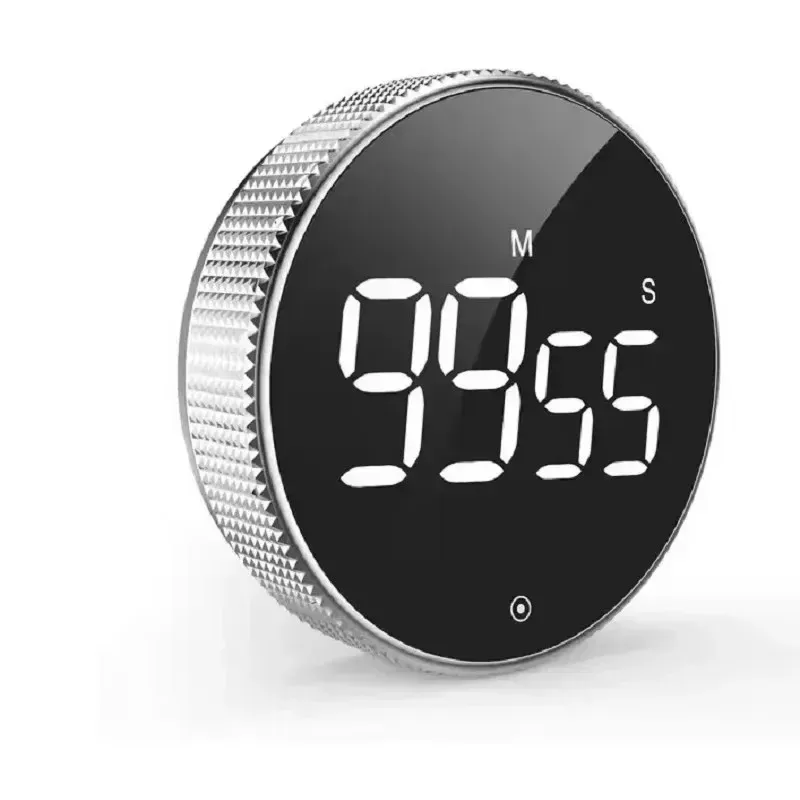 Minuteur utilisé dans une cuisine lumineuse