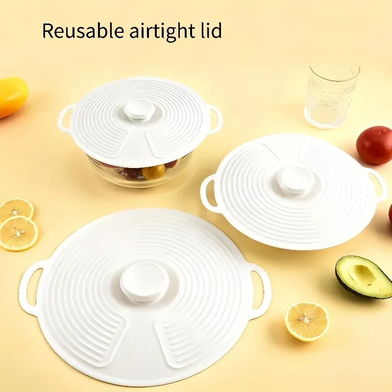 Couvercle en silicone posé sur un plat