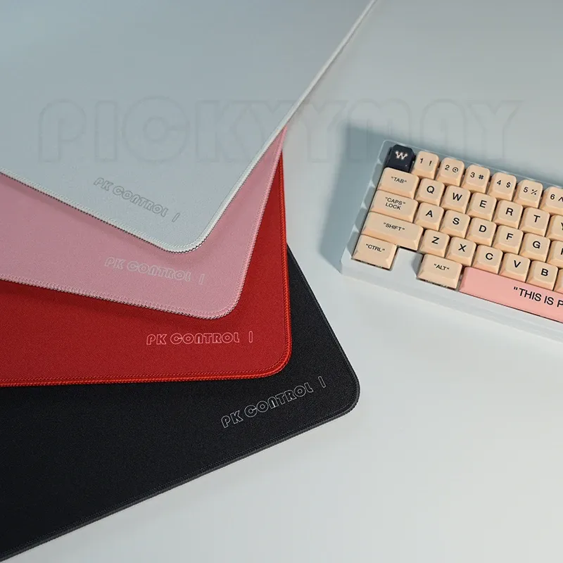 Coutures du tapis de souris PK Control 1 en gros plan