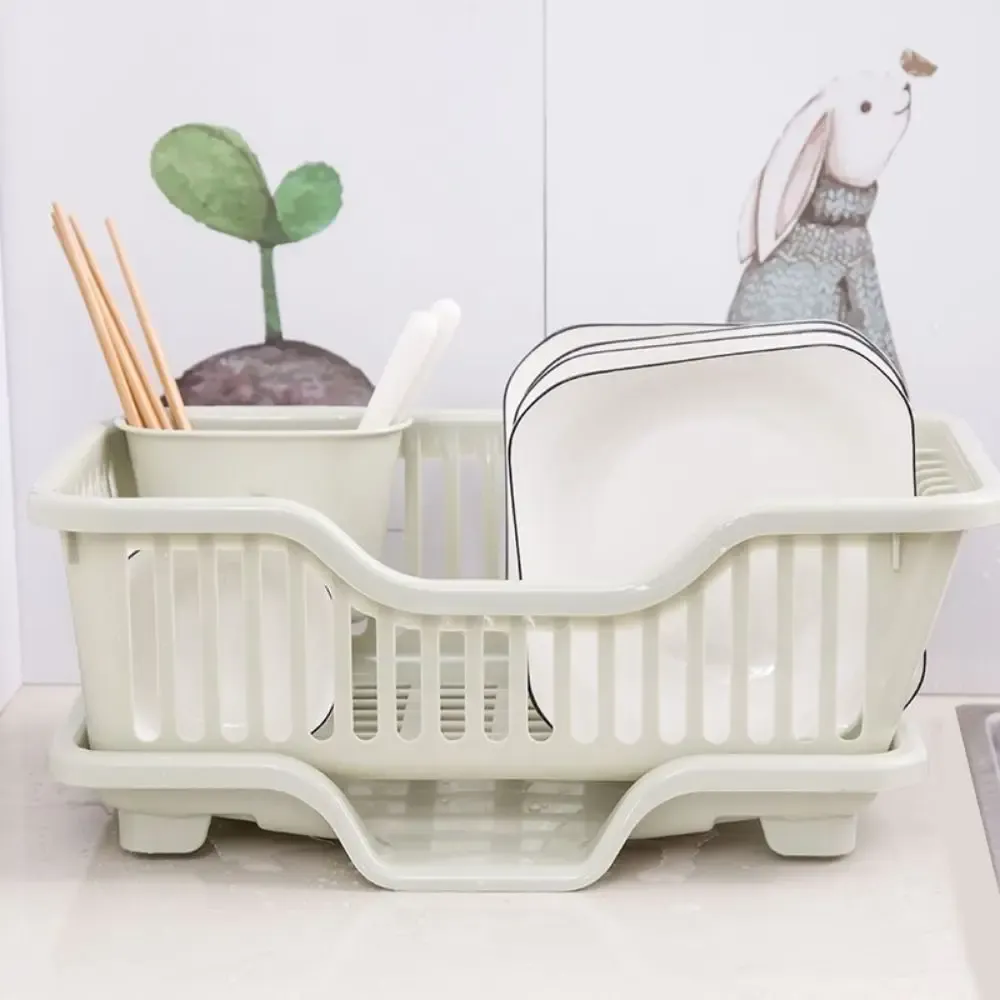 Égouttoir à vaisselle dans un intérieur de cuisine