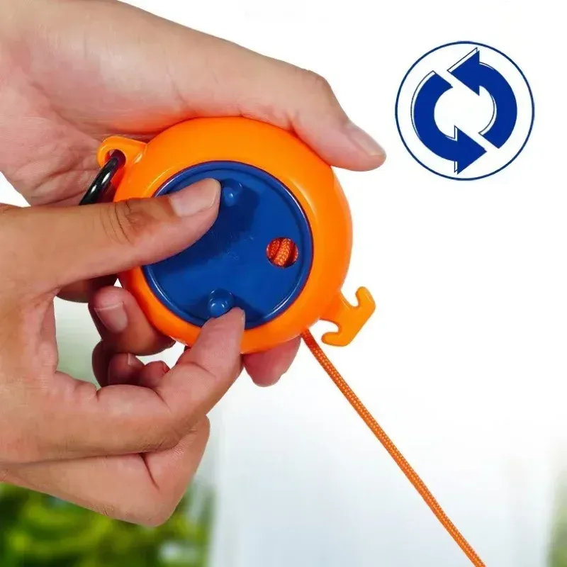 Corde à linge rétractable dans la salle de bain
