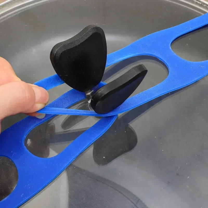 Organisation de la vaisselle avec sangles silicone