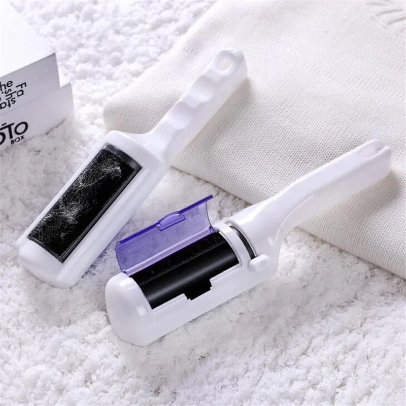 Nettoyage de vêtements avec la brosse