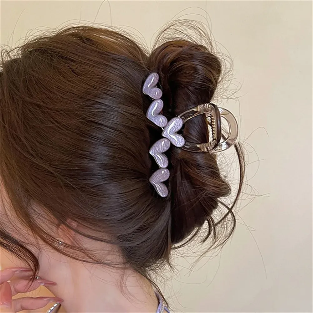 Pince à cheveux en forme de cœur, vue de détail