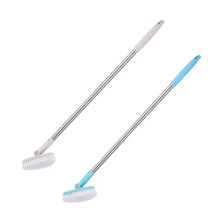Brosse de nettoyage à long manche en situation
