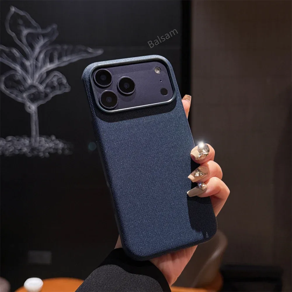 Coque Tech Woven finition premium