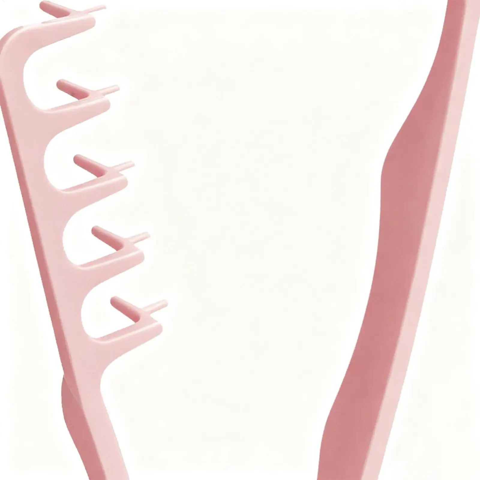 Peigne volumateur à dents larges, en contexte quotidien