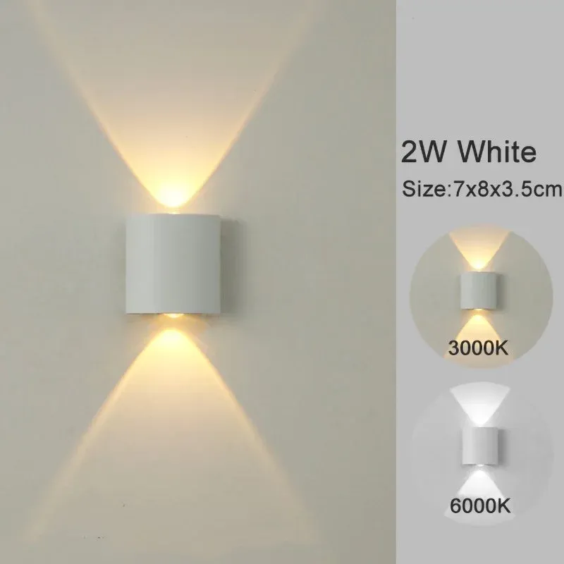 Applique murale LED dans un couloir