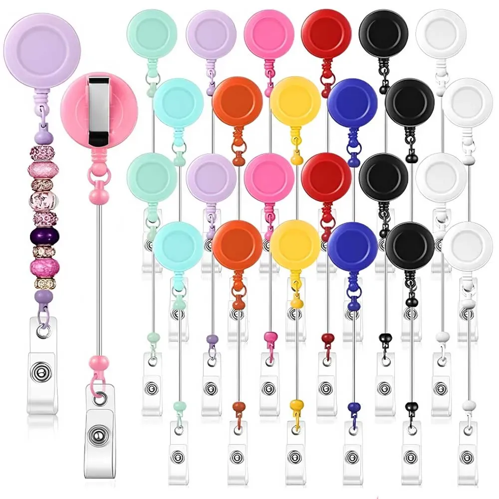 Perles colorées pour personnaliser la bobine de badge