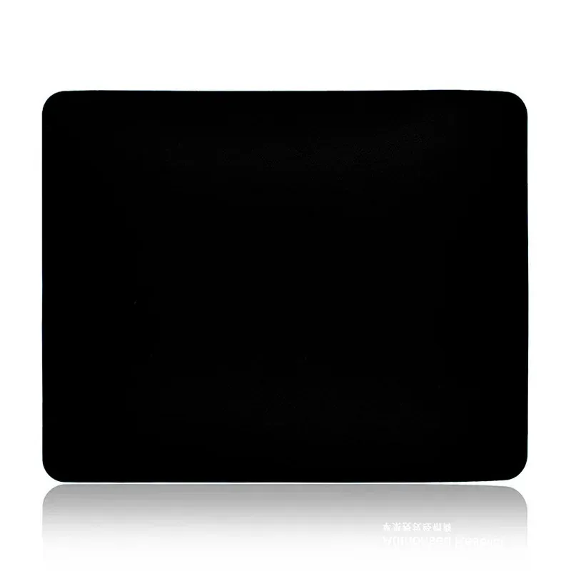 Tapis de souris noir au design minimaliste
