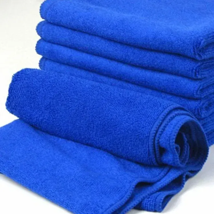 Serviette de nettoyage en microfibre bleue, vue de détail