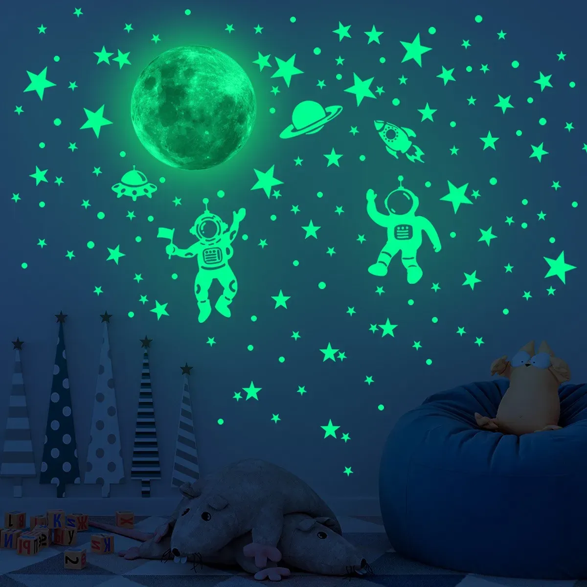 Stickers noctilucents lune et étoiles sur mur de chambre