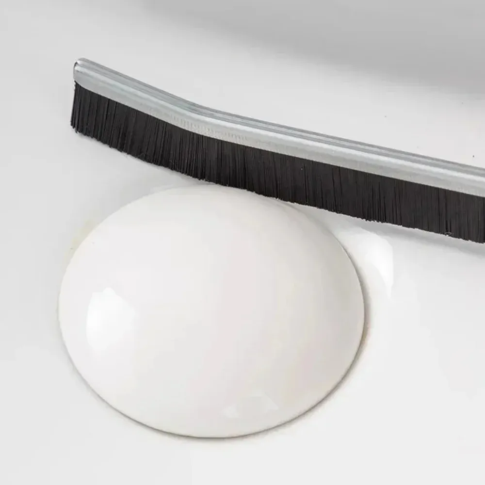 Brosse de nettoyage pour salle de bain