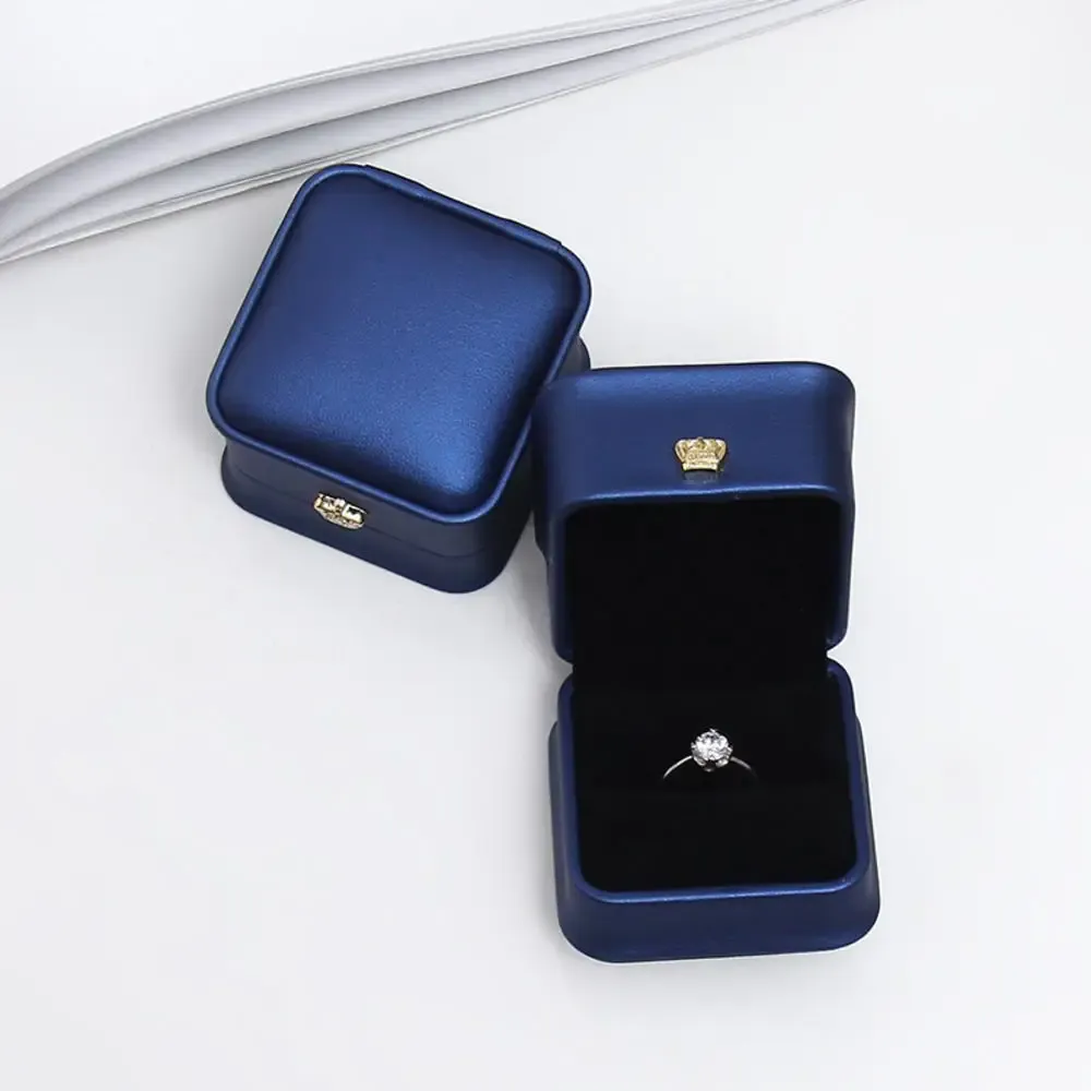 Détail du cuir PU et du velours