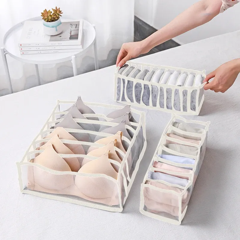 Organisateur de tiroir pour sous-vêtements en situation
