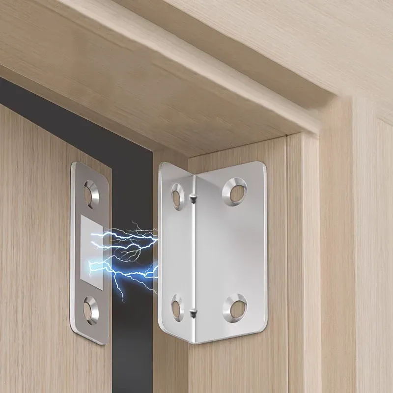 Loquet magnétique sur une porte de placard