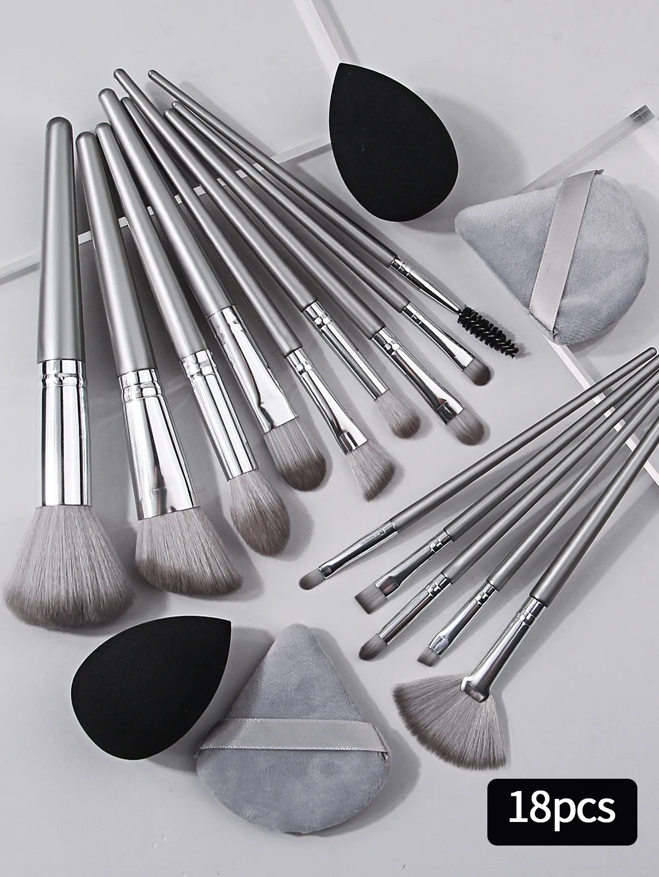 Pinceaux de maquillage doux et portables