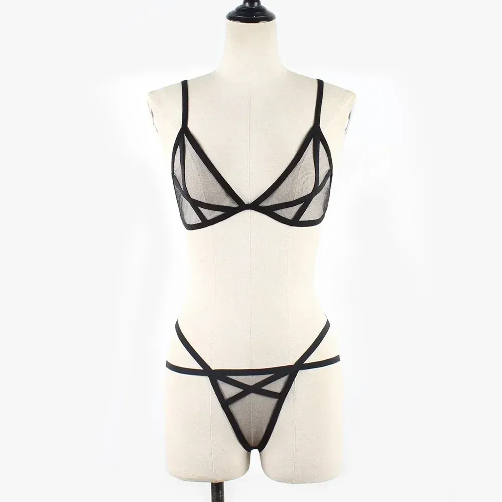 Ensemble de lingerie en situation