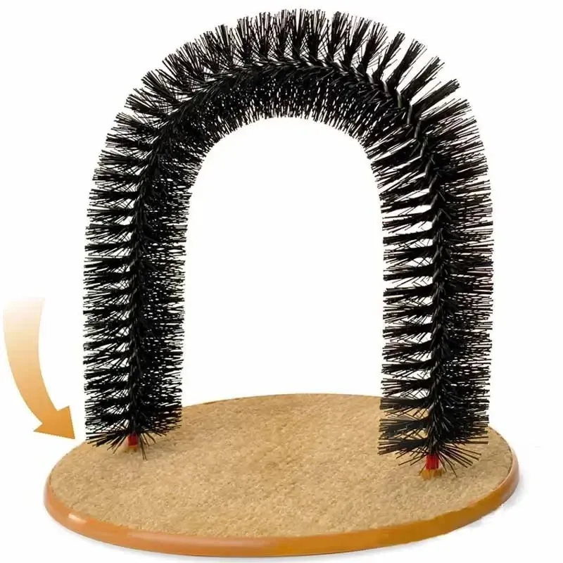 Brosse à friction pour chat en situation