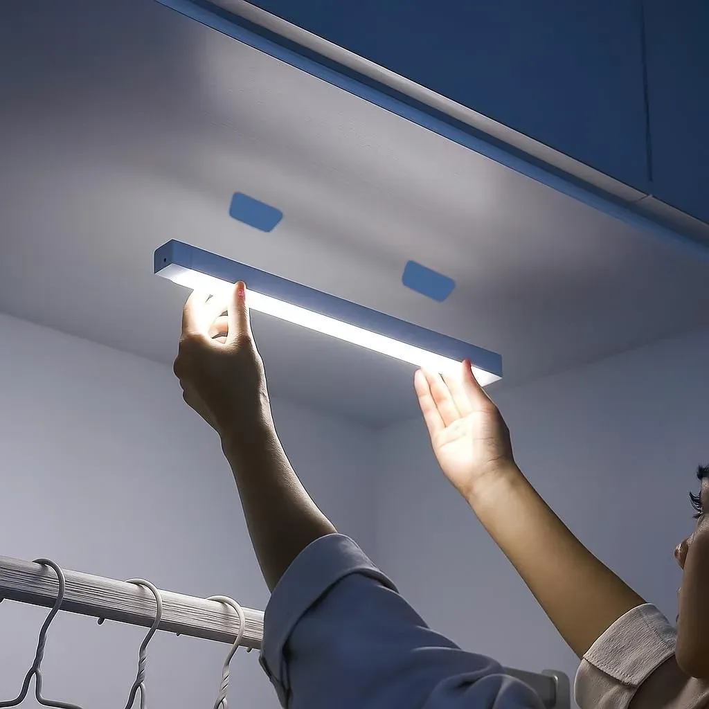 Détail du design fin de la lampe LED