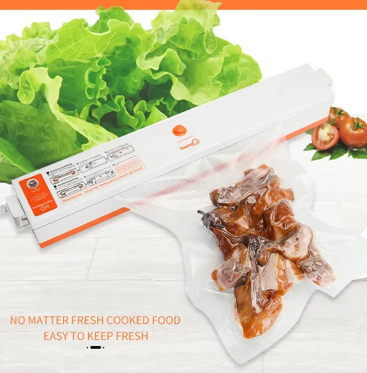 Sacs sous vide remplis d'aliments frais