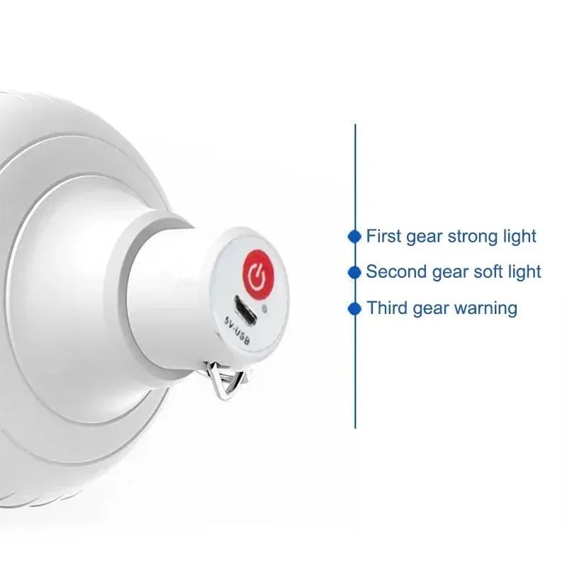 Lampe suspendue dans un espace extérieur