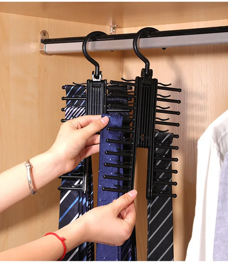 Organisation de cravates et accessoires dans un dressing