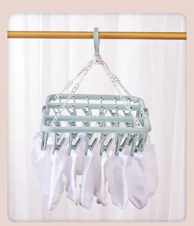 Cintre anti-goutte pliable replié pour le rangement