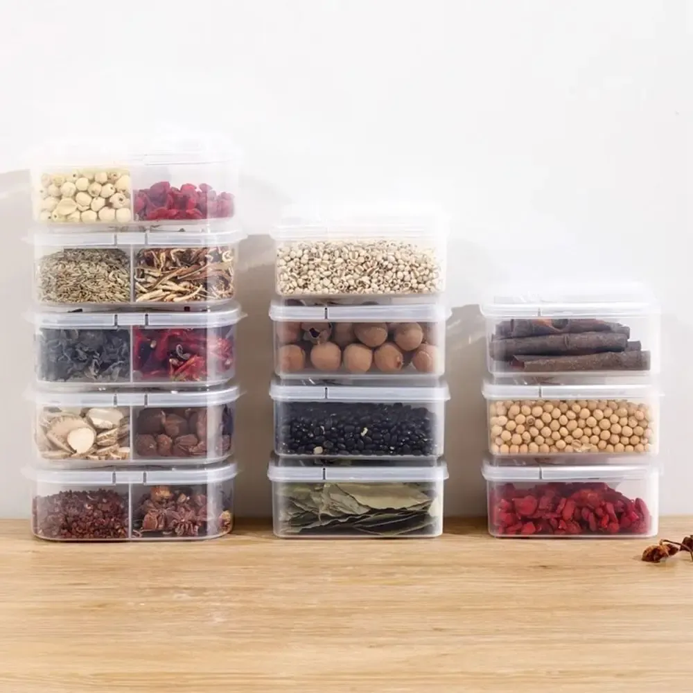 Organisation des aliments avec boîtes de rangement