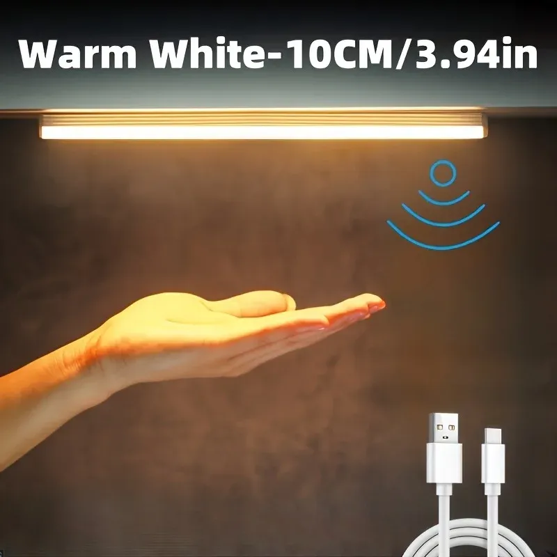 Barre lumineuse LED dans un placard entrouvert