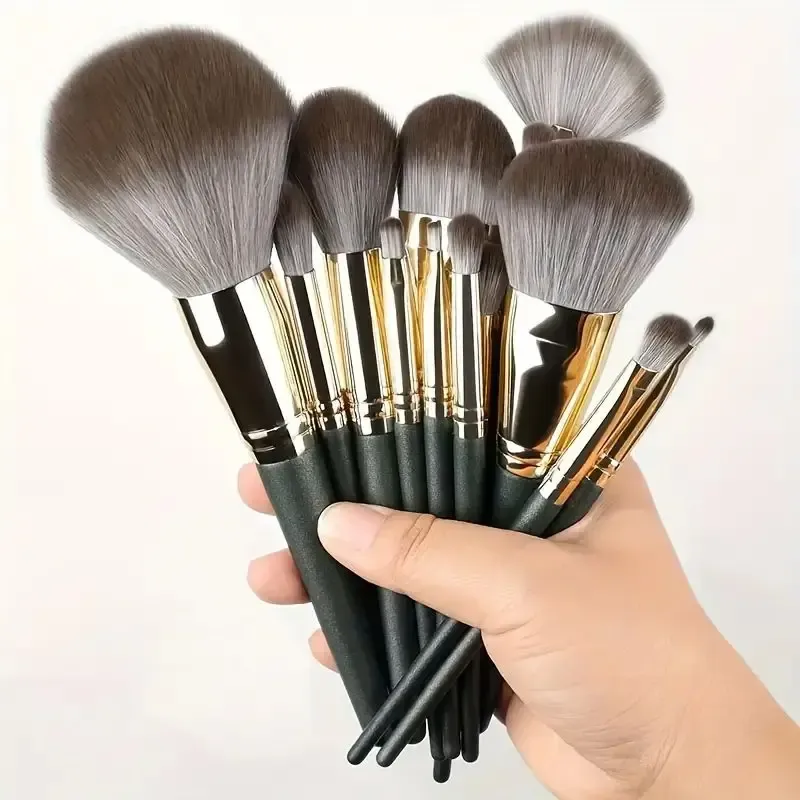 Ensemble de pinceaux de maquillage ultra-doux : fond de teint, poudre, correcteur et Kabuki 10