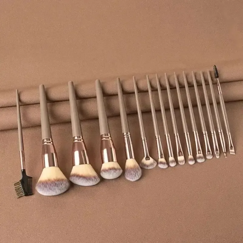 Ensemble de pinceaux de maquillage ultra-doux : fond de teint, poudre, correcteur et Kabuki 7