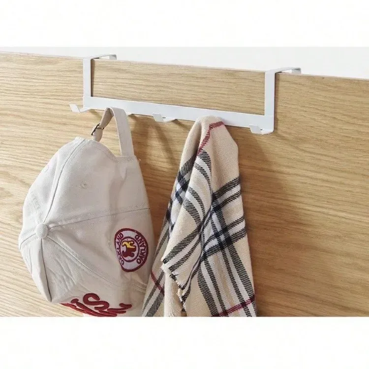 Crochet utilisé dans une salle de bain